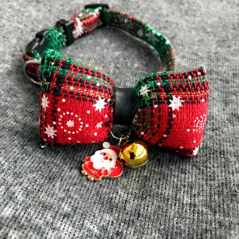 Le nœud de Noël à carreaux rouge et vert seul